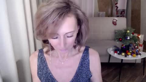 Snapshot of veronicagilbert chatting on December 28, 2024, 5:44 am Helen online show from December 28, 2024, 5:44 am
