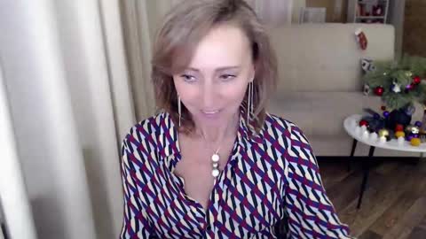 Snapshot of veronicagilbert chatting on January 6, 2025, 11:18 am Helen online show from January 6, 2025, 11:18 am