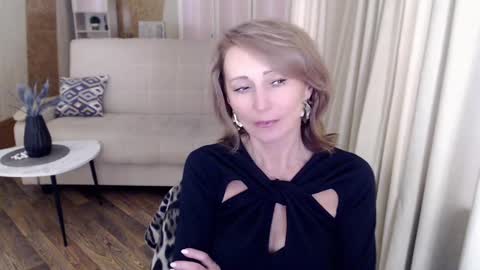 Snapshot of veronicagilbert chatting on January 15, 2025, 11:10 am Helen online show from January 15, 2025, 11:10 am