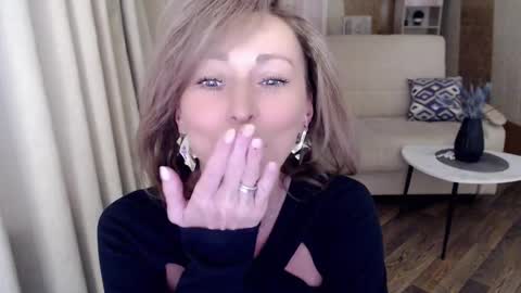 Snapshot of veronicagilbert chatting on January 17, 2025, 5:00 am Helen online show from January 17, 2025, 5:00 am