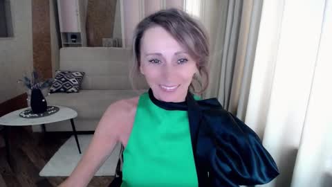 Snapshot of veronicagilbert chatting on February 21, 2025, 5:13 am Helen online show from February 21, 2025, 5:13 am