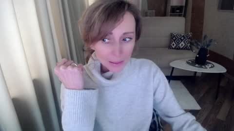 Snapshot of veronicagilbert chatting on March 1, 2025, 12:01 pm Helen online show from March 1, 2025, 12:01 pm