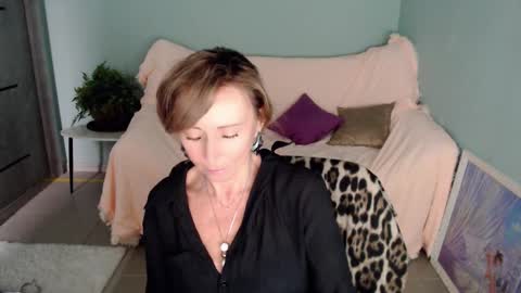 Snapshot of veronicagilbert chatting on March 5, 2025, 12:11 pm Helen online show from March 5, 2025, 12:11 pm