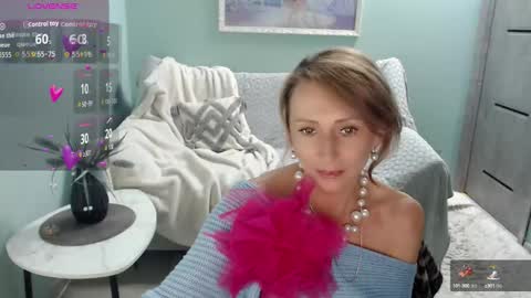 Snapshot of veronicagilbert chatting on October 3, 2025, 5:59 am Helen online show from October 3, 2025, 5:59 am