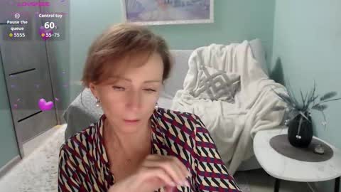 Snapshot of veronicagilbert chatting on October 14, 2025, 5:52 am Helen online show from October 14, 2025, 5:52 am