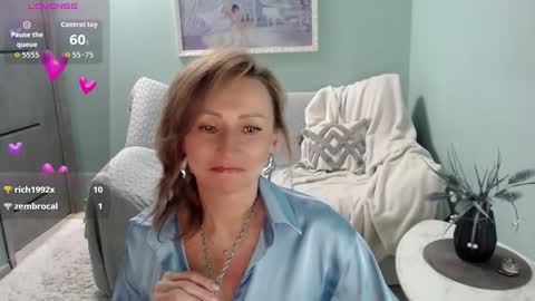 Snapshot of veronicagilbert chatting on October 18, 2025, 6:16 am Helen online show from October 18, 2025, 6:16 am