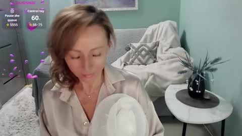 Snapshot of veronicagilbert chatting on October 20, 2025, 6:36 am Helen online show from October 20, 2025, 6:36 am