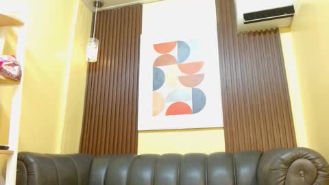 Veronica Robles online show from October 31, 2025, 8:32 pm