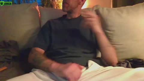 Snapshot of versatilexswede chatting on July 1, 2026, 1:07 am John online show from July 1, 2026, 1:07 am