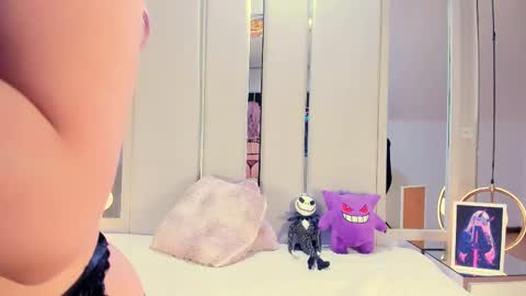 Vesper Velvet  online show from September 20, 2025, 8:54 pm