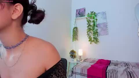 Snapshot of vexa_rosie chatting on June 25, 2026, 4:45 am hi im vexa online show from June 25, 2026, 4:45 am