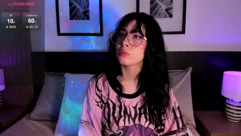 Snapshot of vi_anaya chatting on November 19, 2025, 11:43 am Anaya online show from November 19, 2025, 11:43 am