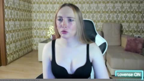 Snapshot of vi_luxxxy chatting on May 10, 2026, 2:06 am vi_luxxxy online show from May 10, 2026, 2:06 am
