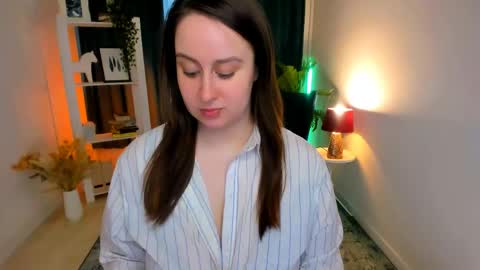 Snapshot of via_lattea_ chatting on May 10, 2026, 12:54 pm Camilla online show from May 10, 2026, 12:54 pm