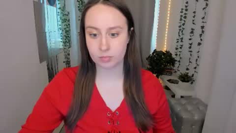 Snapshot of via_lattea_ chatting on June 13, 2026, 6:28 pm Camilla online show from June 13, 2026, 6:28 pm