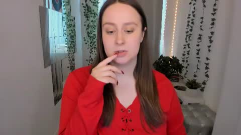 Snapshot of via_lattea_ chatting on June 14, 2026, 5:09 am Camilla online show from June 14, 2026, 5:09 am