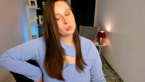 Snapshot of via_lattea_ chatting on July 8, 2026, 4:22 pm Camilla online show from July 8, 2026, 4:22 pm