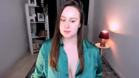 Snapshot of via_lattea_ chatting on July 16, 2026, 9:10 pm Camilla online show from July 16, 2026, 9:10 pm