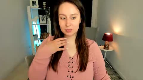 Snapshot of via_lattea_ chatting on July 19, 2026, 1:37 pm Camilla online show from July 19, 2026, 1:37 pm