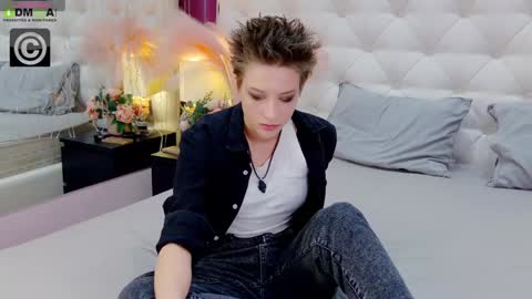 Snapshot of via_mayer chatting on February 3, 2025, 9:07 pm Via online show from February 3, 2025, 9:07 pm