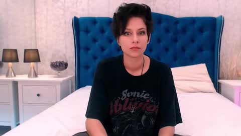 Snapshot of via_mayer chatting on September 18, 2025, 7:16 pm Via online show from September 18, 2025, 7:16 pm