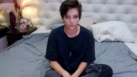 Snapshot of via_mayer chatting on September 30, 2025, 12:59 am Via online show from September 30, 2025, 12:59 am
