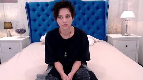 Snapshot of via_mayer chatting on October 1, 2025, 8:26 pm Via online show from October 1, 2025, 8:26 pm