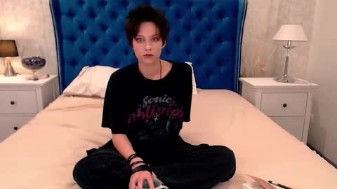 Snapshot of via_mayer chatting on October 9, 2025, 8:29 pm Via online show from October 9, 2025, 8:29 pm