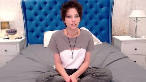 Snapshot of via_mayer chatting on October 15, 2025, 3:12 pm Via online show from October 15, 2025, 3:12 pm