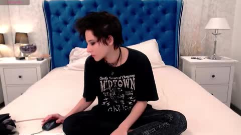 Snapshot of via_mayer chatting on October 19, 2025, 2:34 am Via online show from October 19, 2025, 2:34 am