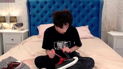 Via online show from October 25, 2025, 8:55 am