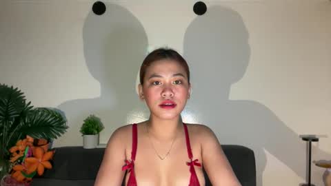 via_olala online show from November 3, 2025, 7:15 pm