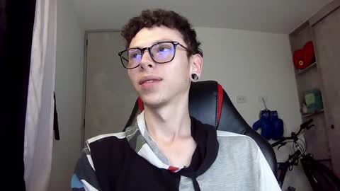 Snapshot of vicent_brais chatting on December 17, 2024, 5:29 am Vicent Brais online show from December 17, 2024, 5:29 am