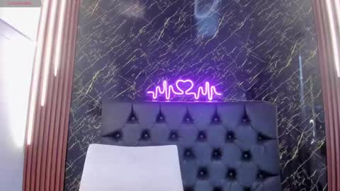 Snapshot of vichy_evans chatting on October 25, 2025, 7:52 pm Vichy Everyday From 1400 to 2130 Col Time online show from October 25, 2025, 7:52 pm