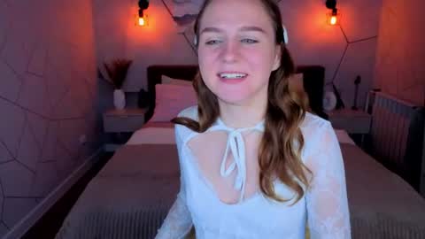 Snapshot of vicki_milles chatting on July 20, 2026, 8:50 am vicki_milles online show from July 20, 2026, 8:50 am