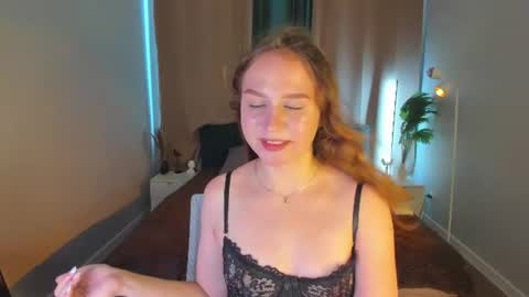 Snapshot of vicki_milles chatting on August 4, 2026, 9:01 am vicki_milles online show from August 4, 2026, 9:01 am