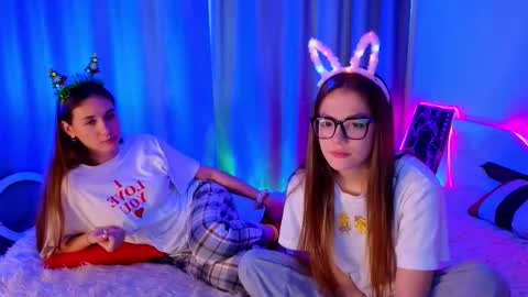 Stacy  Charlotte Lolaon keyboard online show from December 21, 2025, 9:49 am