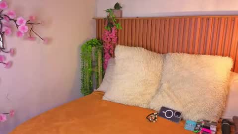 VICTORIA online show from September 20, 2025, 7:15 pm