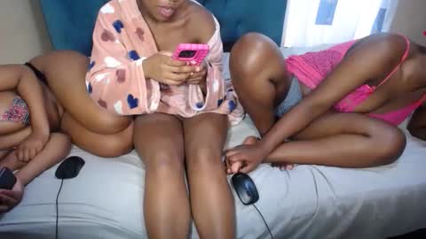 vickyblissx online show from October 24, 2025, 5:15 am