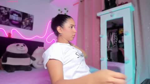 VICTORIA 3 online show from October 19, 2025, 9:15 pm