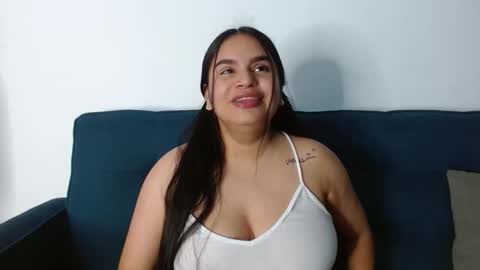Snapshot of vicno_couple chatting on May 27, 2026, 10:12 am david and emma online show from May 27, 2026, 10:12 am