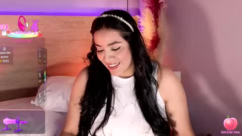 Victoria Serna  online show from September 10, 2025, 11:38 pm