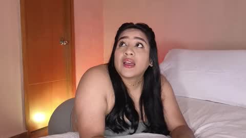 Victoria Serna  online show from November 27, 2025, 11:51 pm