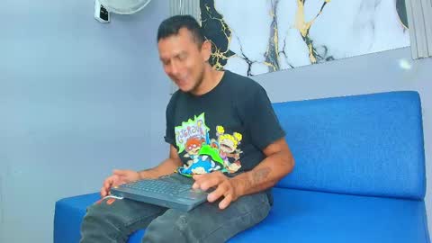 Snapshot of victor_guns chatting on May 25, 2026, 9:43 pm Victor online show from May 25, 2026, 9:43 pm