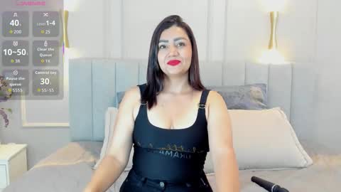 victoria  online show from November 3, 2025, 7:15 pm