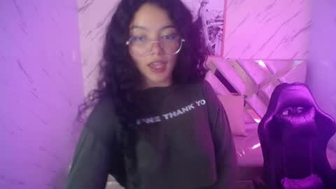 victoria_castillo_b online show from March 11, 2025, 6:21 am