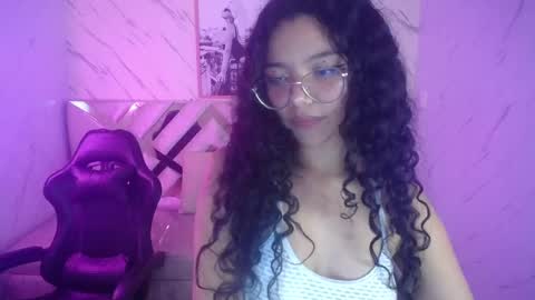 victoria_castillo_b online show from March 12, 2025, 3:13 am