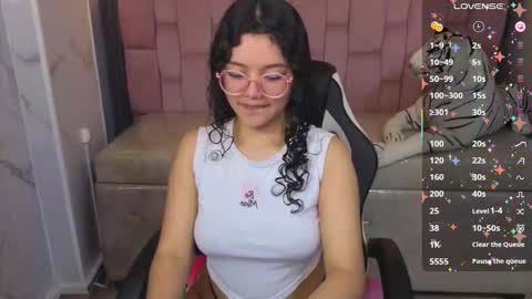 victoria_castillo_b online show from January 11, 2026, 3:11 am