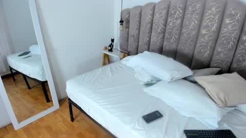 valentina online show from September 17, 2025, 11:45 am