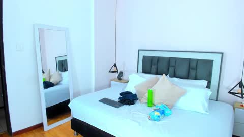 valentina online show from November 14, 2025, 9:19 am